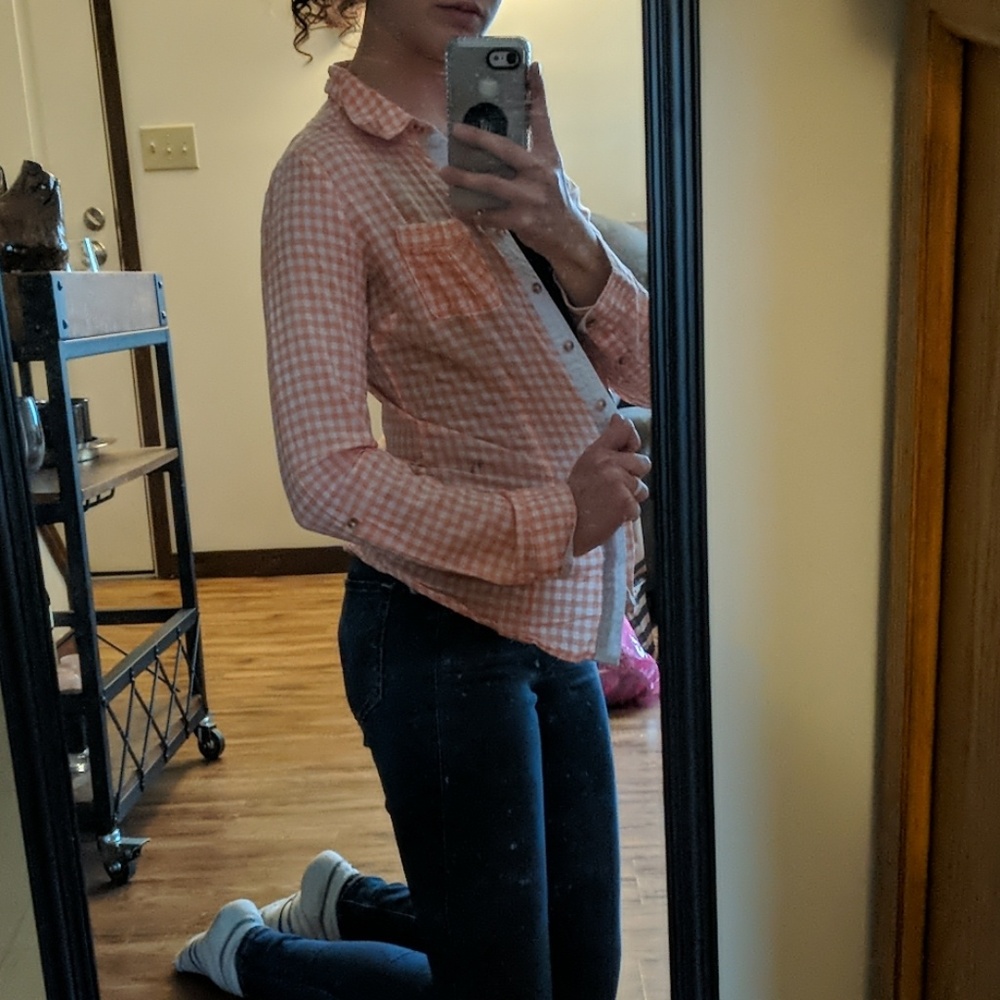Female Button Up - Picture 2 of 4